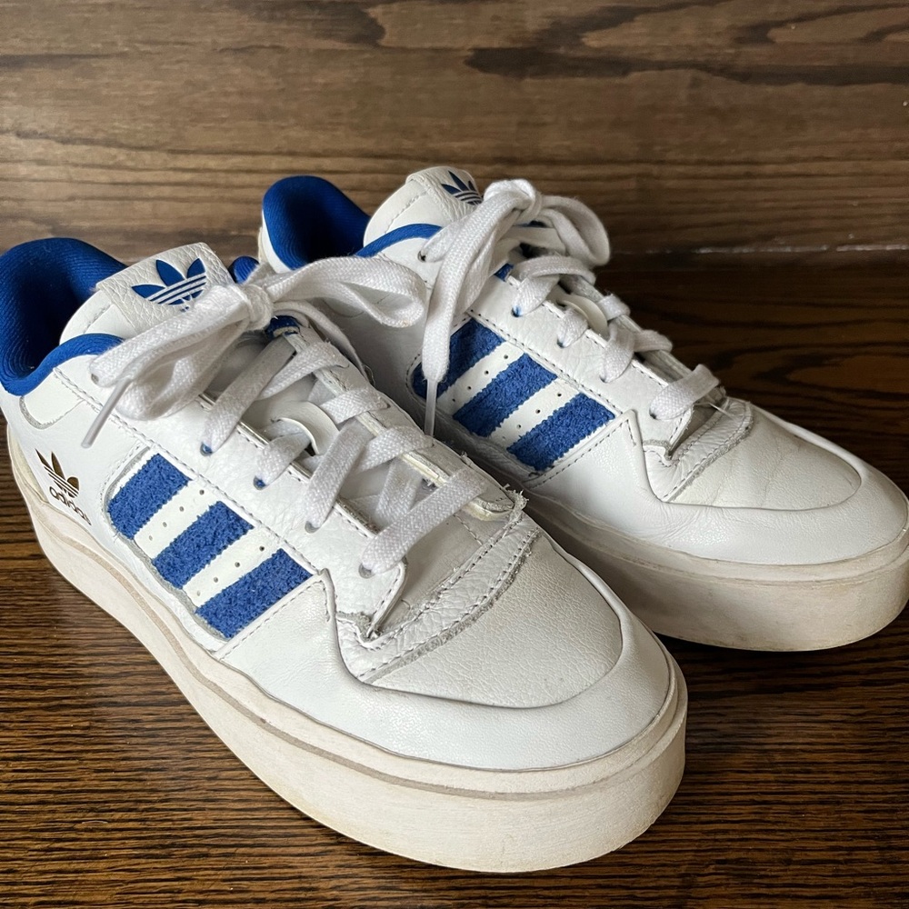 White and blue Adidas Forum Bonega